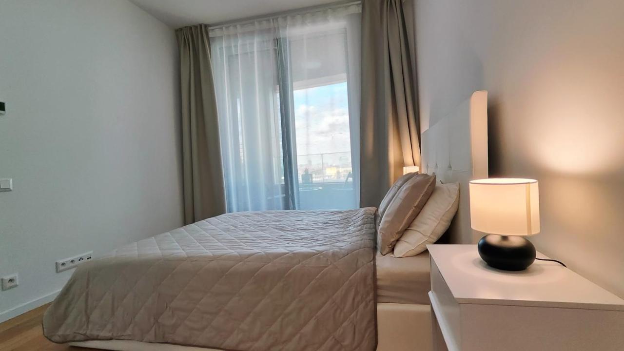 Beautiful 1 - Bedroom Apartment In Downtown ブラチスラヴァ エクステリア 写真